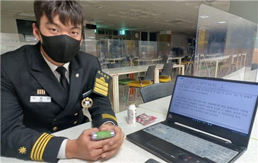 그림7 기획부장 인터뷰 사진, 한바다 교지편집국 자료사진